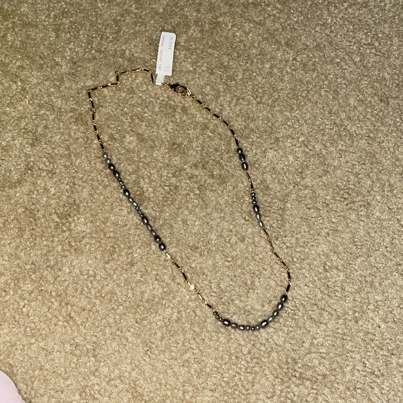 Gold toned necklace - Picture 2 of 5